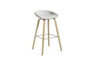 HAY - About A Stool AAS 33 - KvadratDivinaMD713 - Eiche geseift - Fußbank schwarz - Sitzhöhe 75 cm - indoor