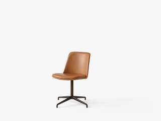 andTRADITION - HW 19 Stuhl - Cognac Silk Leather - bronzed - indoor