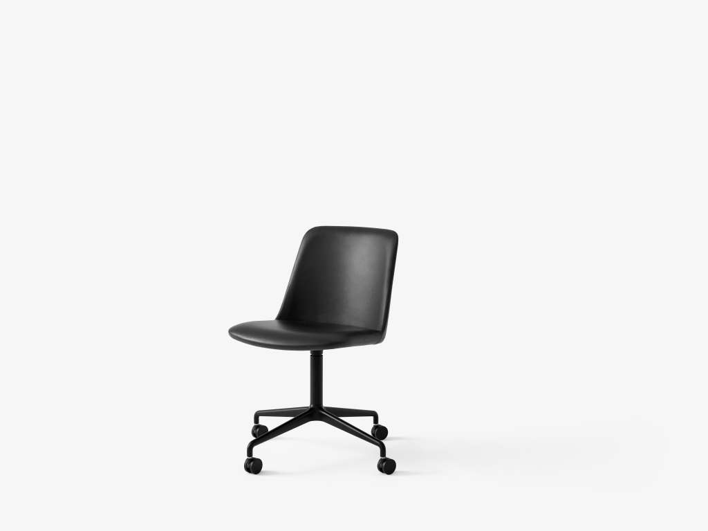 andTRADITION - HW 23 Stuhl - Black Silk Leather - black - indoor