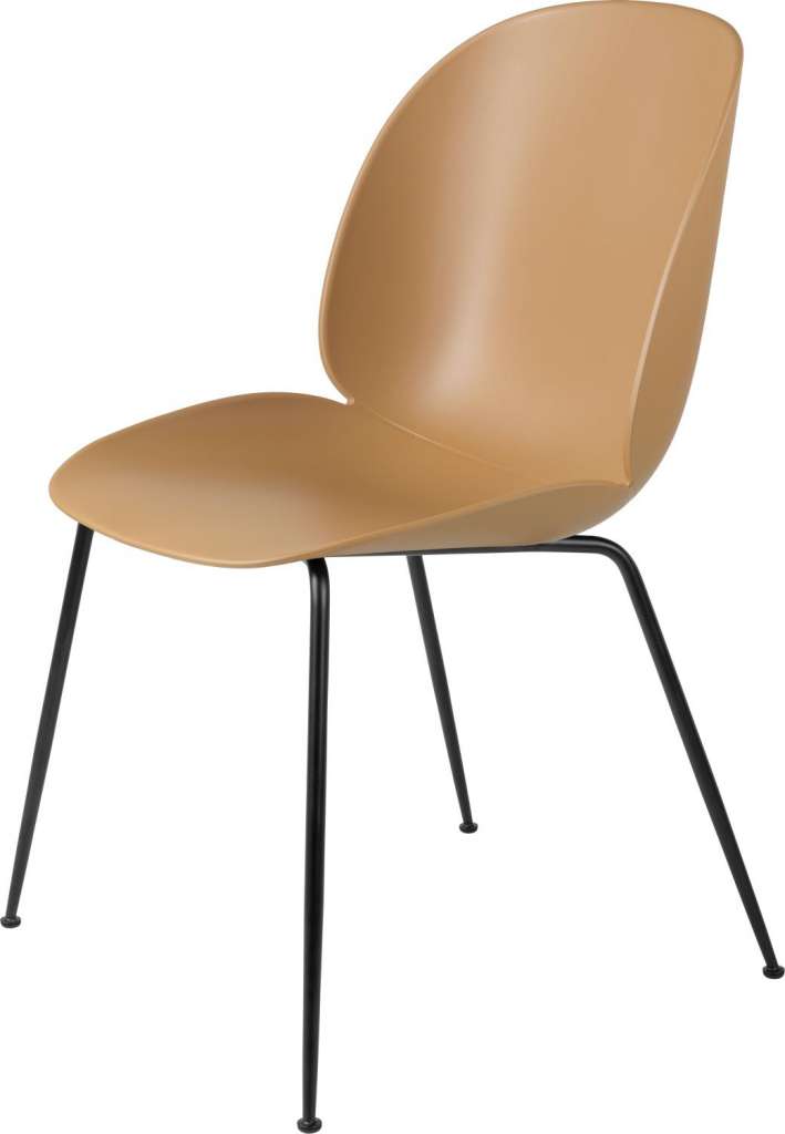 Gubi - Beetle Dining Stuhl - Gestell mattschwarz - amber brown - Kunststoffgleiter - indoor