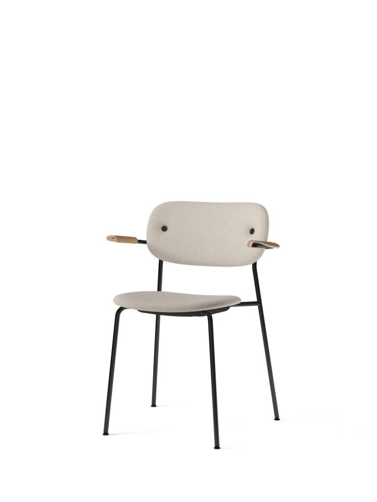 Menu - Co Dining Chair mit Armlehne - Doppiopanama 004 - Gestell schwarz - Armlehne natural oak - indoor