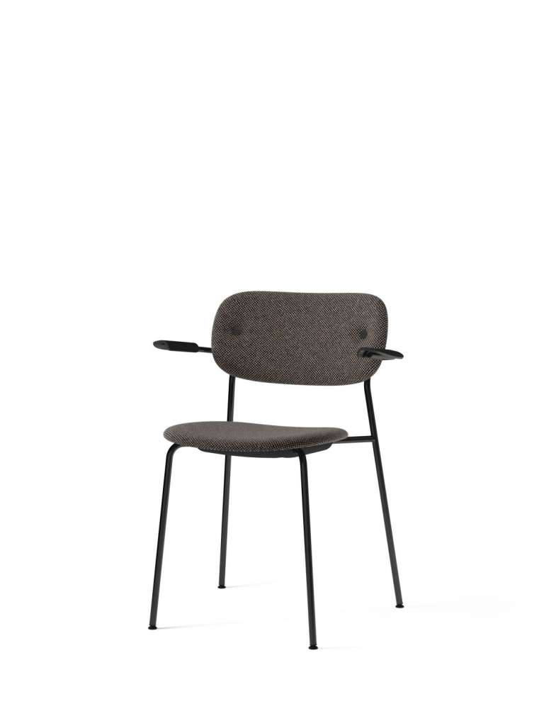 Menu - Co Dining Chair mit Armlehne - Doppiopanama 001 - Gestell schwarz - Armlehne black oak - indoor