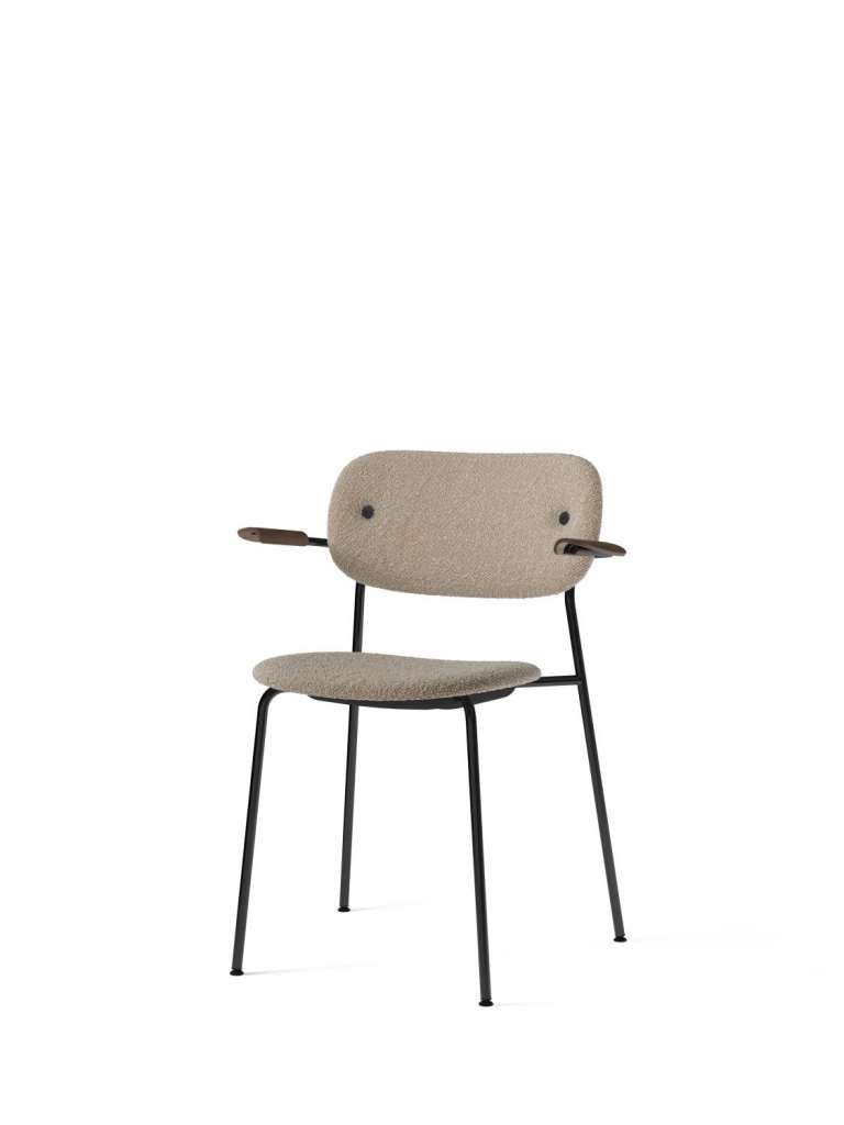 Menu - Co Dining Chair mit Armlehne - Lupo Sand - Gestell schwarz - Armlehne dark stained oak - indoor