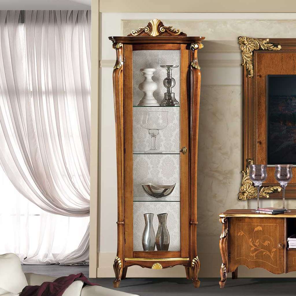 Wohnzimmervitrine in Nussbaumfarben und Weiß italienischen Stil