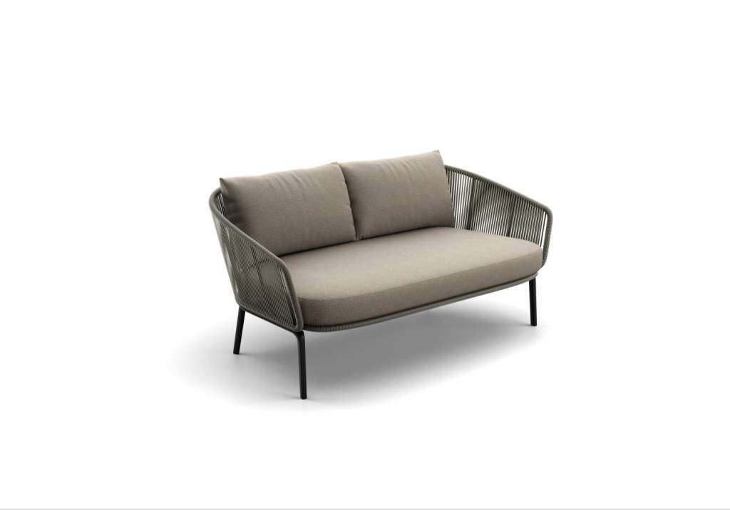 Rilly 2er Sofa - Black Pepper - Fiber Taupe Touch - Kvadrat Patio 220.675 - mit DRY+-Outdoorkissen - mit Husse - outdoor