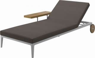 Gloster - Grid Liegestuhl - Gestell: White - Polster: 0083 - Robben Charcoal - outdoor