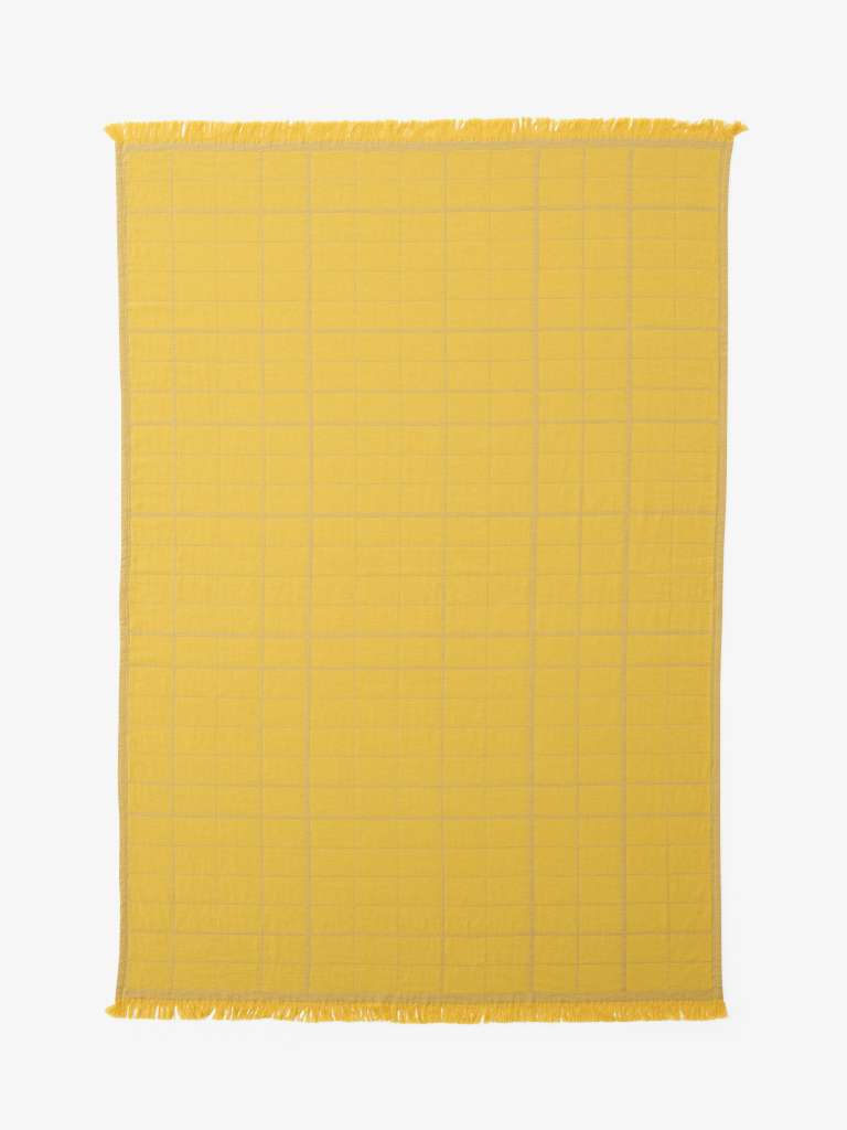 andTRADITION - Untitled Throw AP10 Kuscheldecke - Dessert Yellow - indoor