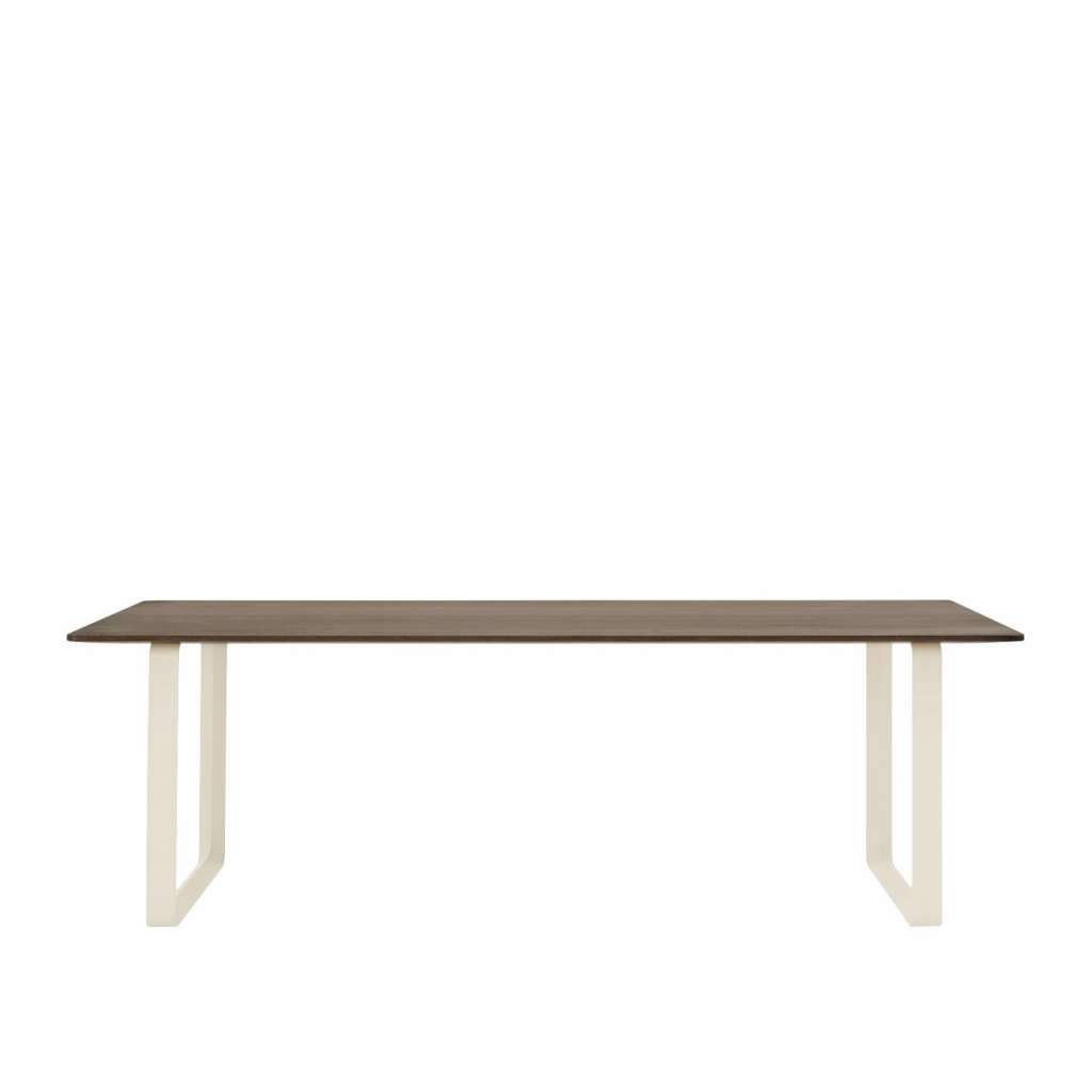 Muuto - 70/70 Tisch L - solid smoked oak - Gestell sand