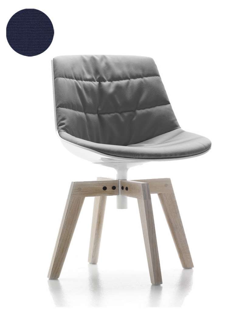 MDF Italia - Flow Drehstuhl gepolstert - Manila 713 dunkelblau - Schale weiß - Gestell Bleicheiche - indoor