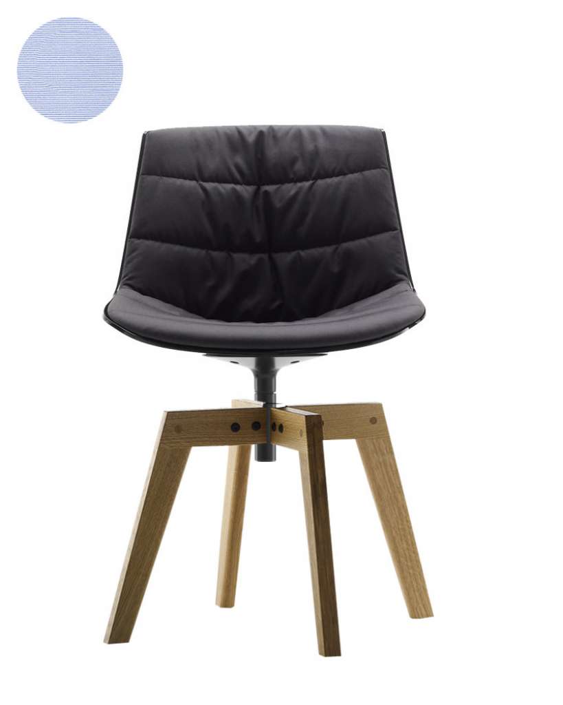 MDF Italia - Flow Drehstuhl gepolstert - Manila 734 hellblau - Schale schwarz - Gestell Eiche natur - indoor