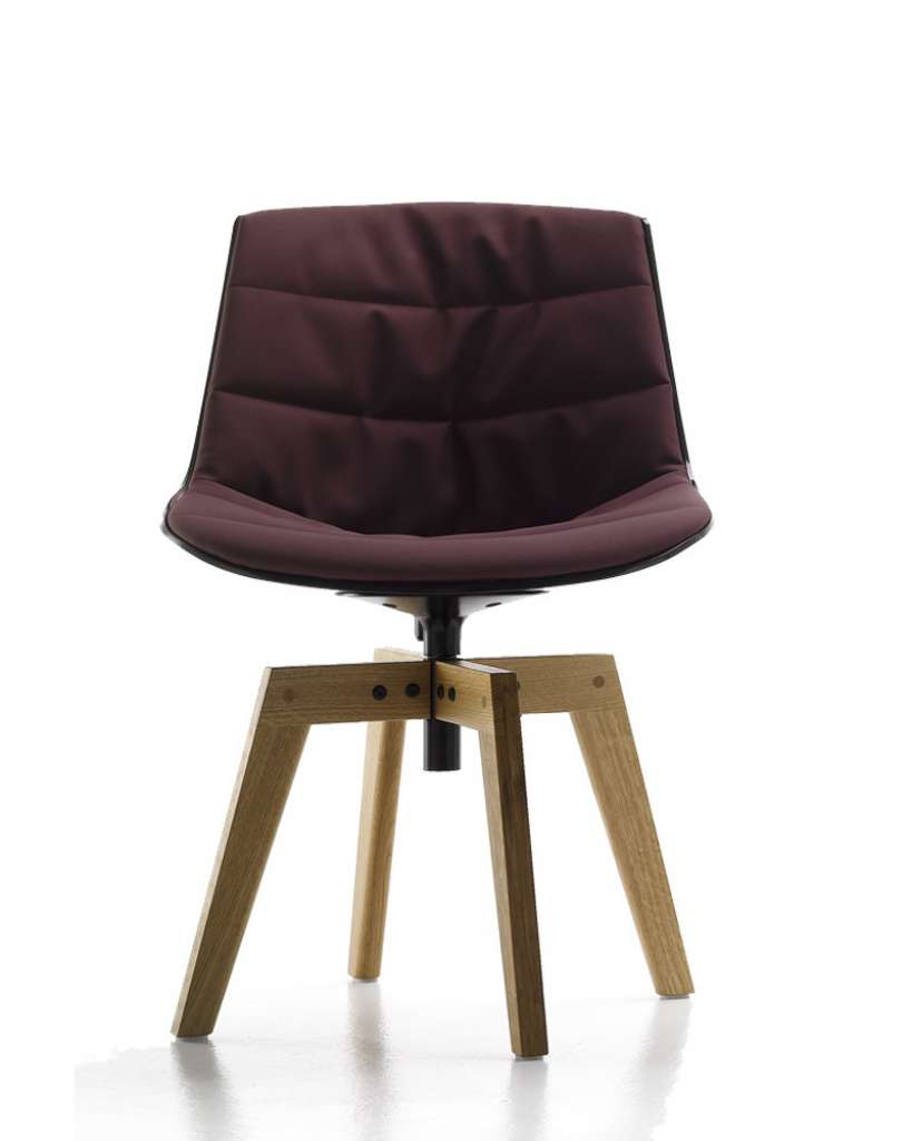 MDF Italia - Flow Drehstuhl gepolstert - Manila 654 bordeaux - Schale schwarz - Gestell Eiche natur - indoor