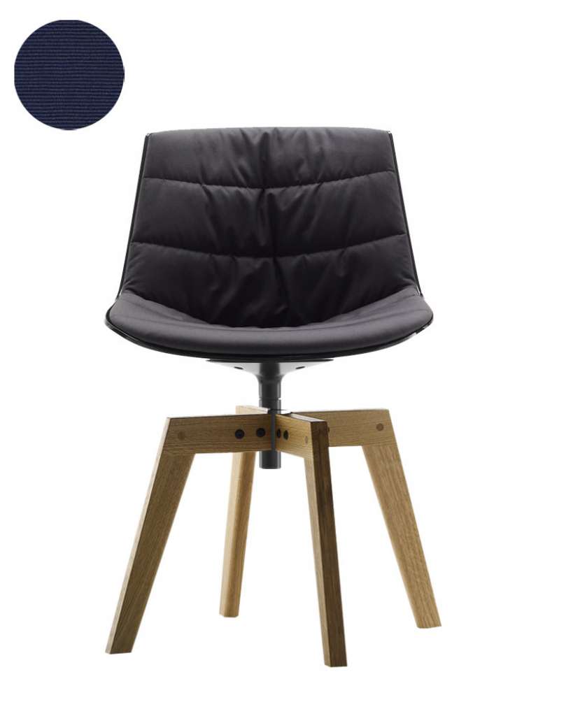 MDF Italia - Flow Drehstuhl gepolstert - Manila 713 dunkelblau - Schale schwarz - Gestell Eiche natur - indoor