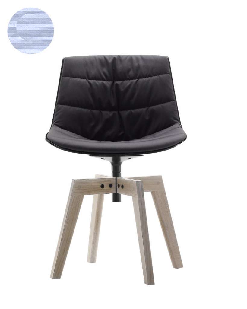 MDF Italia - Flow Drehstuhl gepolstert - Manila 734 hellblau - Schale schwarz - Gestell Bleicheiche - indoor