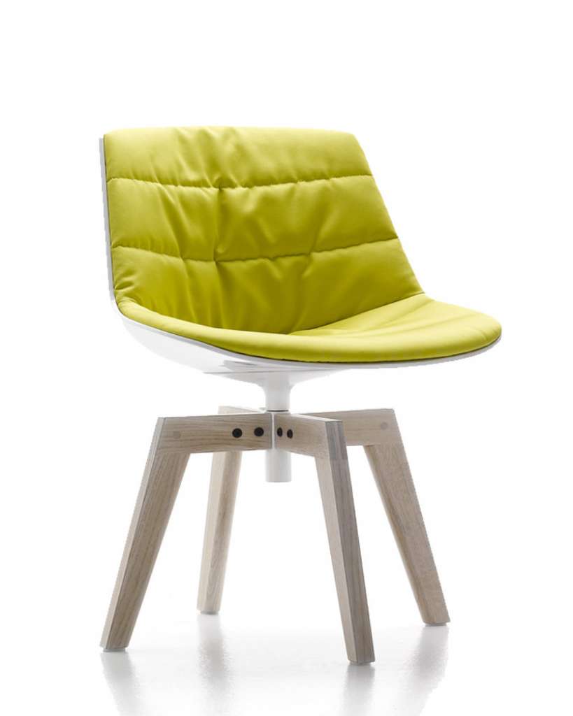 MDF Italia - Flow Drehstuhl gepolstert - Manila 432 limette - Schale schwarz - Gestell Bleicheiche - indoor