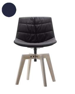 MDF Italia - Flow Drehstuhl gepolstert - Manila 713 dunkelblau - Schale schwarz - Gestell Bleicheiche - indoor
