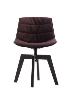 MDF Italia - Flow Drehstuhl gepolstert - Manila 654 bordeaux - Schale schwarz - Gestell Brauneiche - indoor