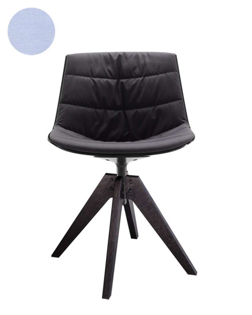 MDF Italia - Flow VN Drehstuhl gepolstert - Manila 734 hellblau - Schale schwarz - Gestell Brauneiche - indoor