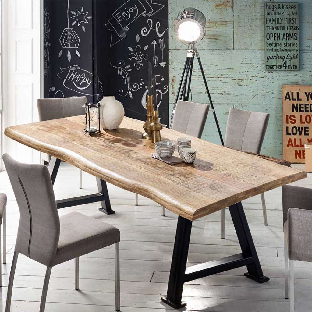 Baumkanten Esstisch aus Mangobaum Massivholz und Stahl A Fußgestell