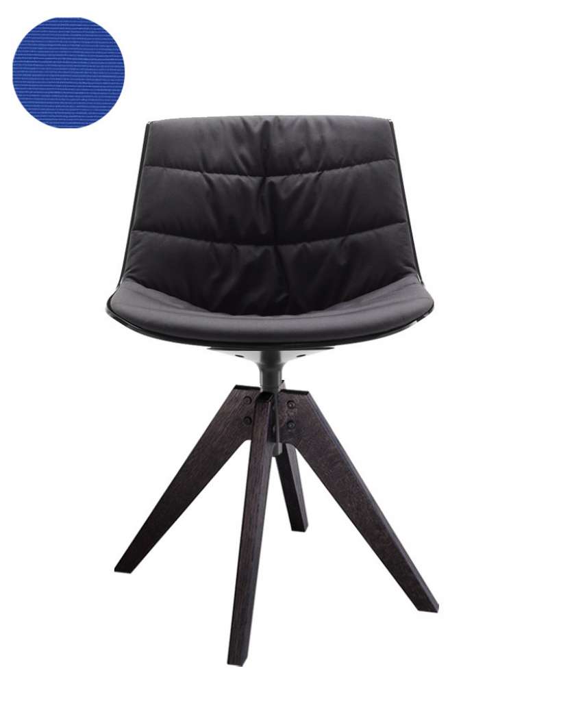 MDF Italia - Flow VN Drehstuhl gepolstert - Manila 754 königsblau - Schale weiß - Gestell Brauneiche - indoor