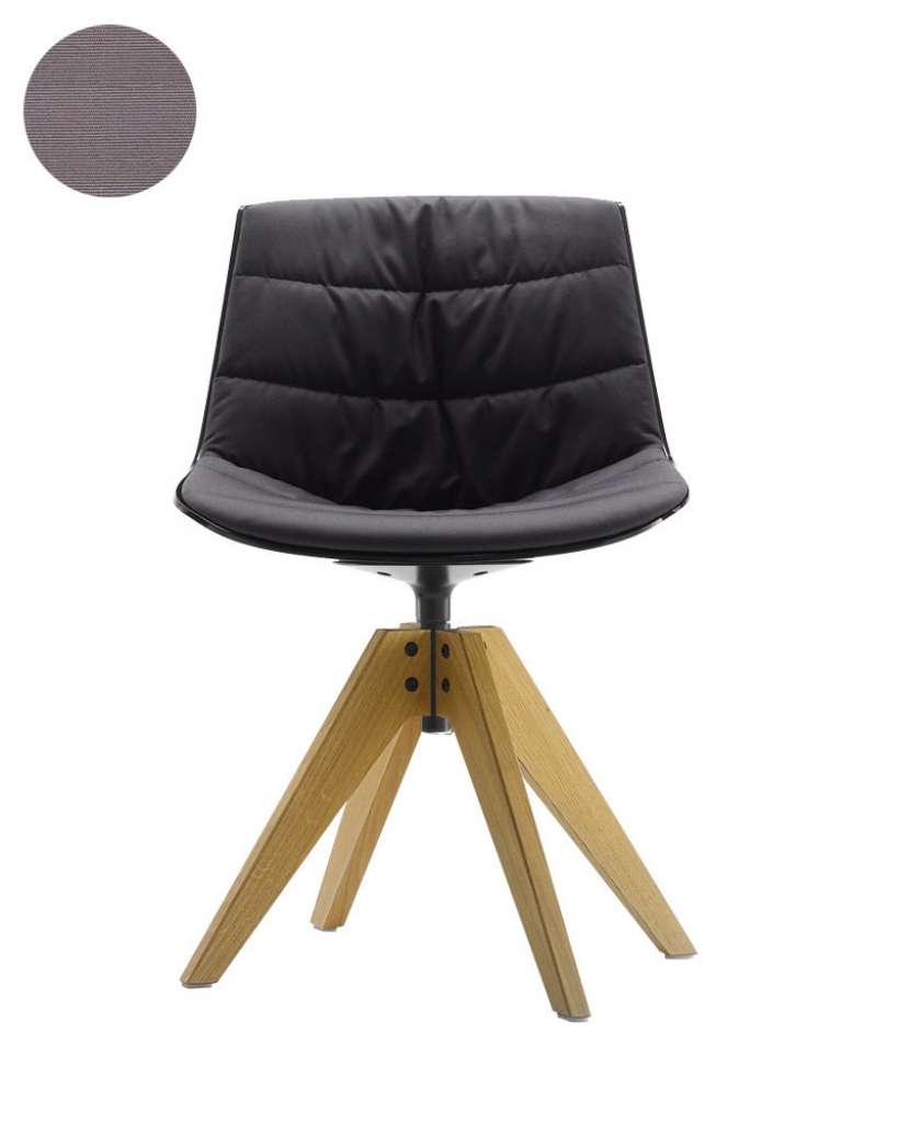 MDF Italia - Flow VN Drehstuhl gepolstert - Manila 254 aubergine - Schale schwarz - Gestell Eiche natur - indoor