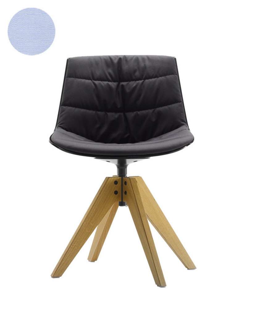 MDF Italia - Flow VN Drehstuhl gepolstert - Manila 734 hellblau - Schale schwarz - Gestell Eiche natur - indoor