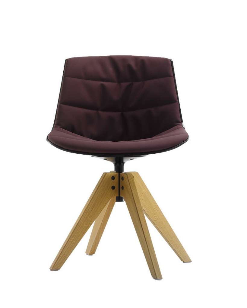 MDF Italia - Flow VN Drehstuhl gepolstert - Manila 654 bordeaux - Schale schwarz - Gestell Eiche natur - indoor