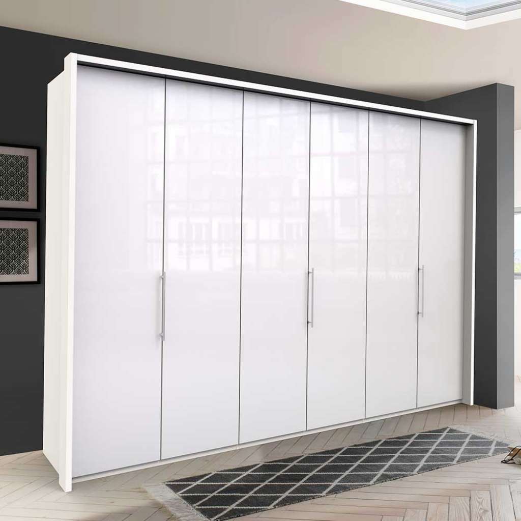 Weißer Schlafzimmerschrank mit Falttüren glasbeschichtet