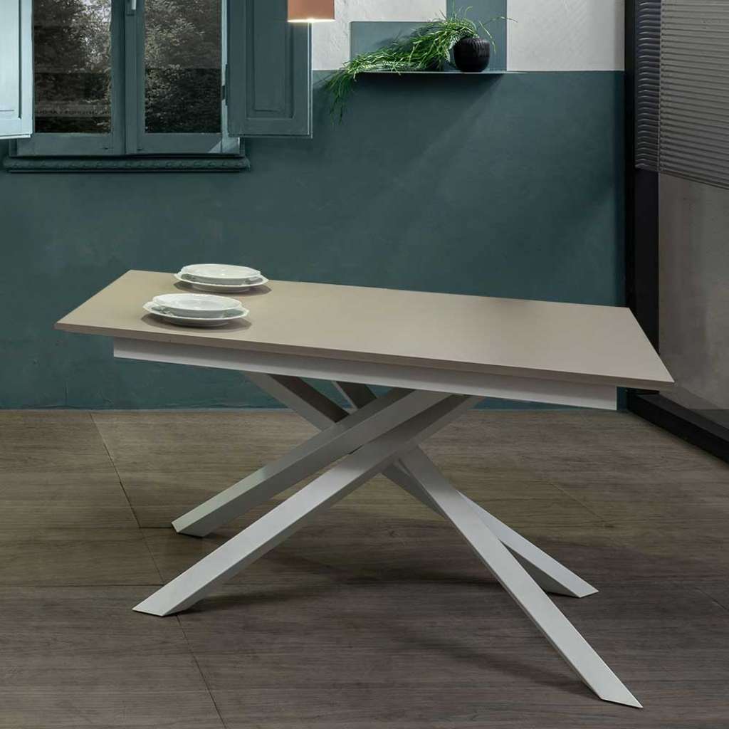 Esszimmer Tisch mit Mikado Fußgestell einer Einlegeplatte