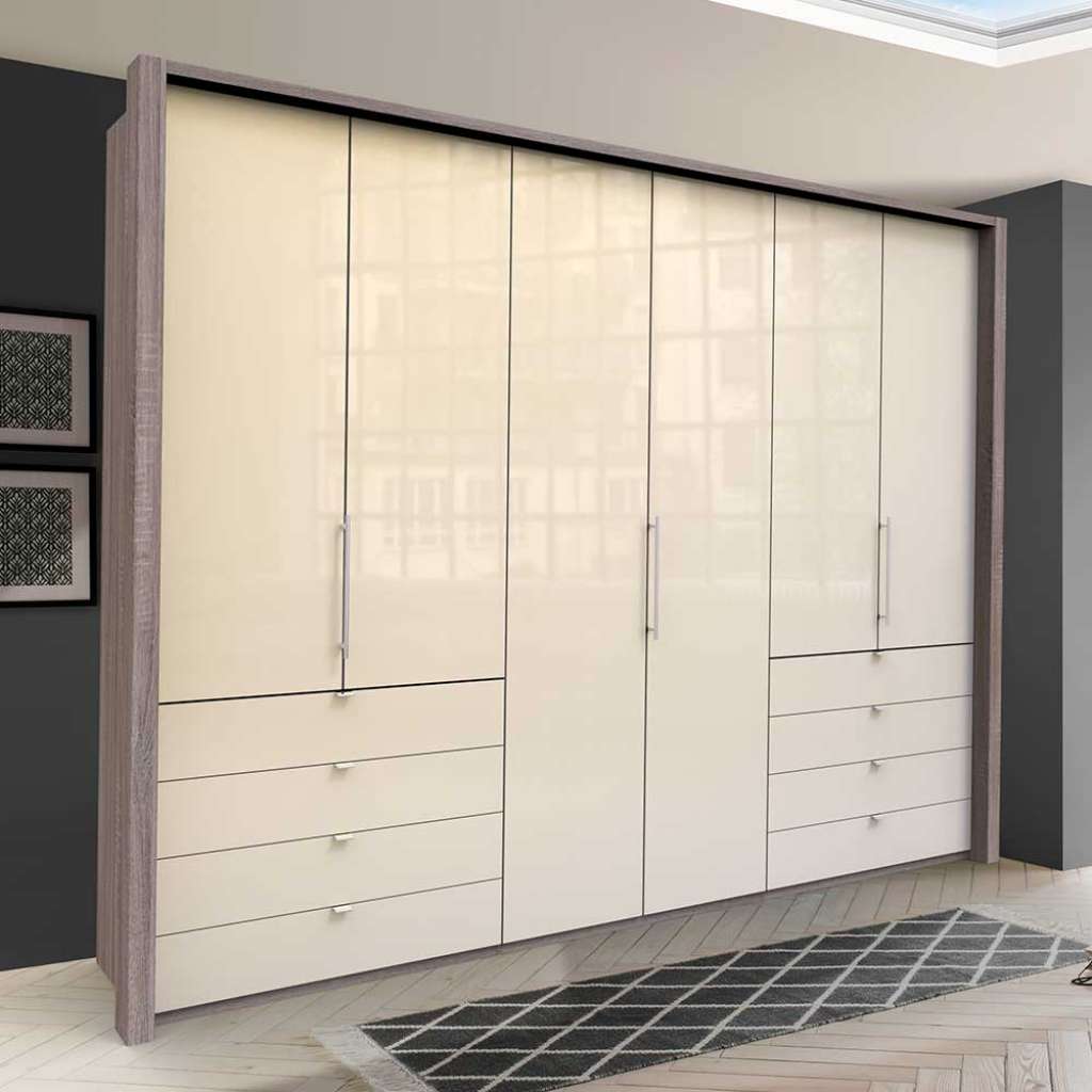 Panorama Kleiderschrank mit acht Schubladen 3 türig