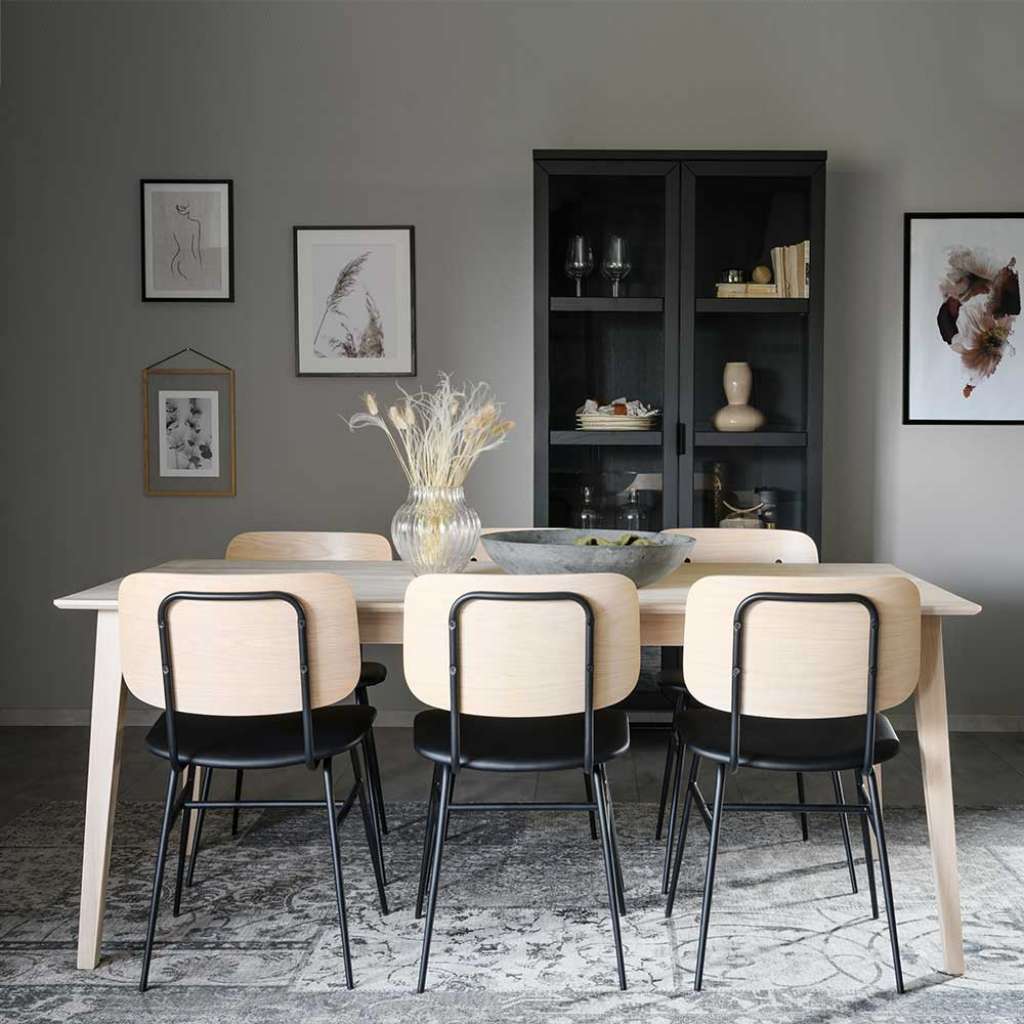 Skandi Esstischgruppe in Eiche White Wash Schwarz (siebenteilig)