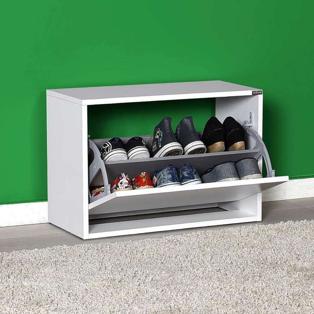 Schuhklappenschrank klein in Weiß einer Schuhwalze