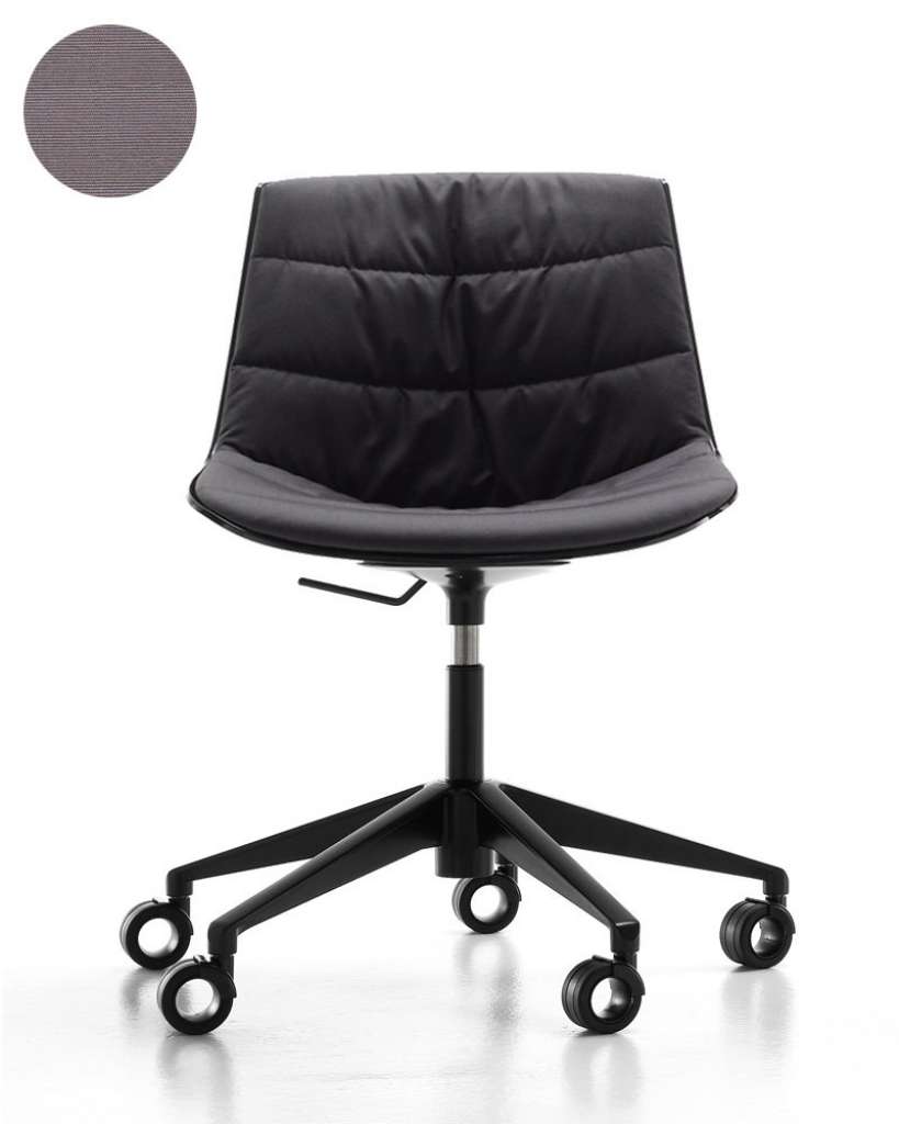 MDF Italia - Flow Drehstuhl 5 Sternfuß gepolstert - mit Rollen - Manila 254 aubergine -  Schale und Gestell schwarz - indoor