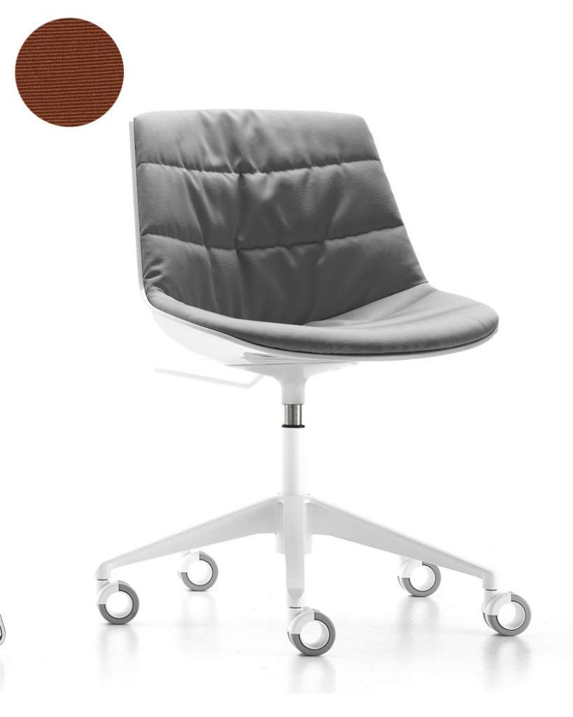 MDF Italia - Flow Drehstuhl 5 Sternfuß gepolstert - mit Rollen - Manila 464 cognac -  Schale und Gestell weiß - indoor