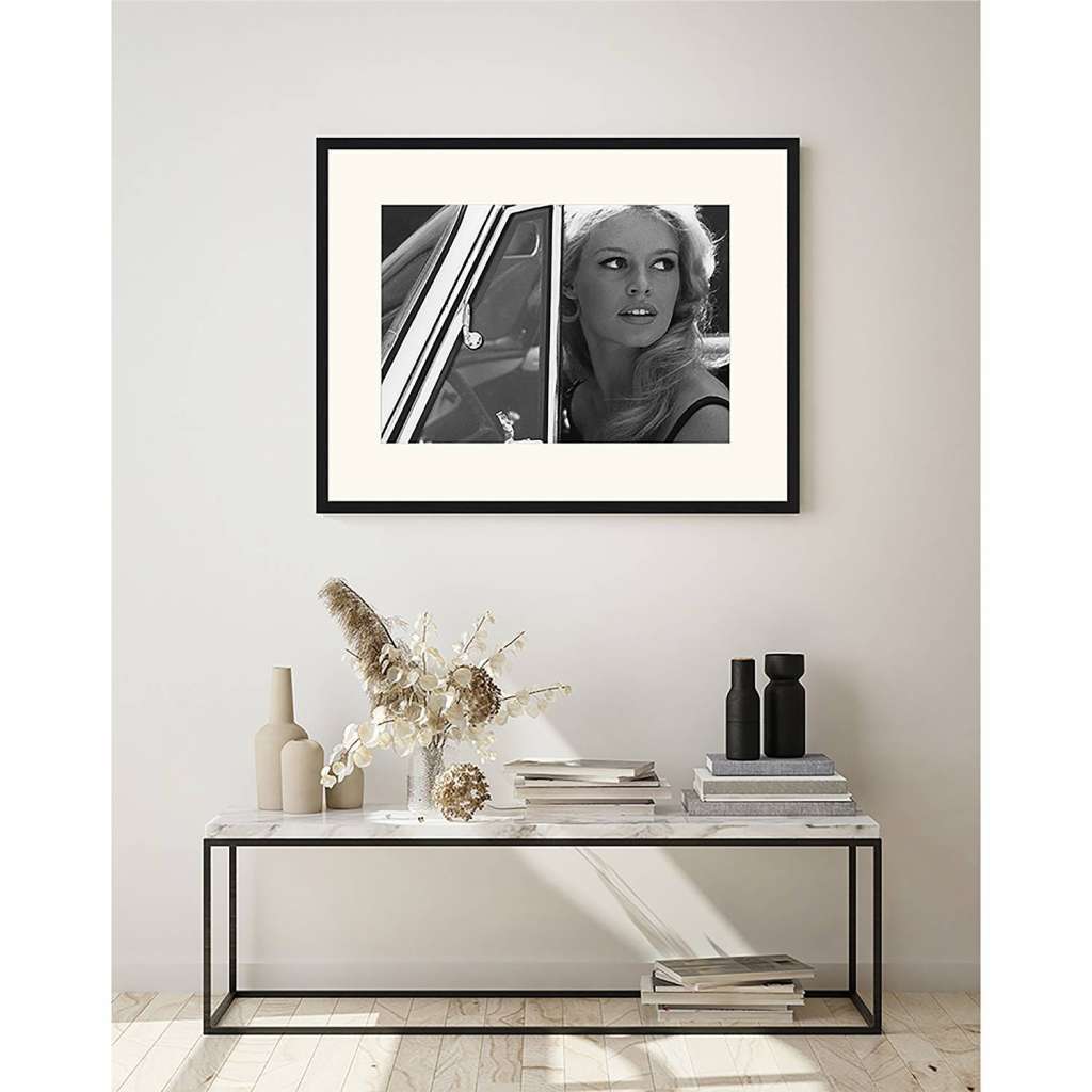 home24 Bild Brigitte Bardot driving