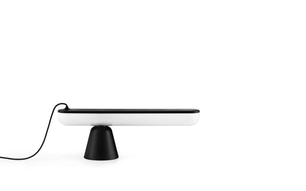 Normann Copenhagen - Acrobat Tischleuchte - schwarz - indoor