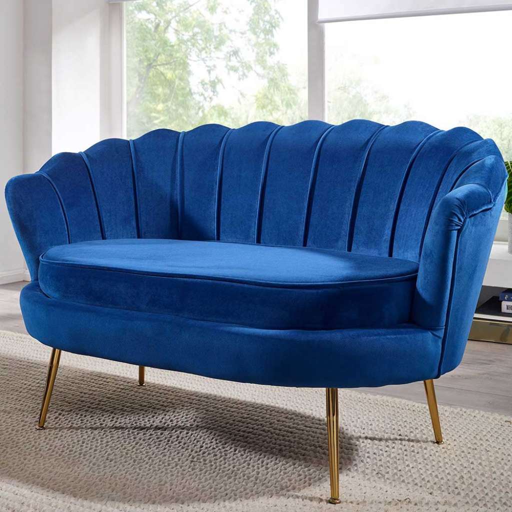 Retro Couch in Dunkelblau Samt mit Armlehnen Vierfußgestell aus Metall goldfarbig