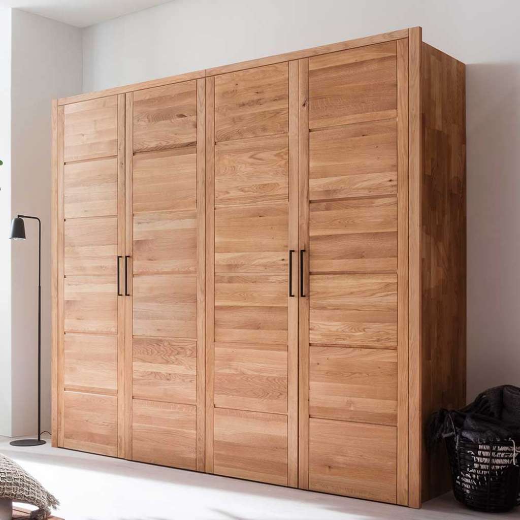 Massiver Holzkleiderschrank aus Wildeiche vier Türen