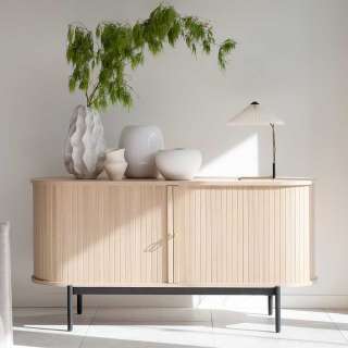 Skandi Stil Sideboard in Eiche White Wash Vierfußgestell aus Metall