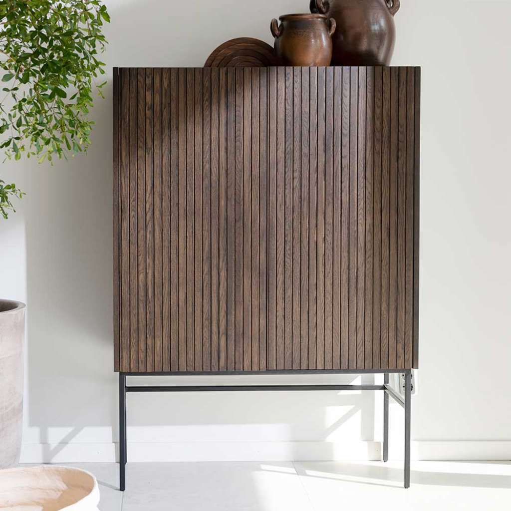 Braunes Highboard 140 cm hoch schwarzem Metallgestell
