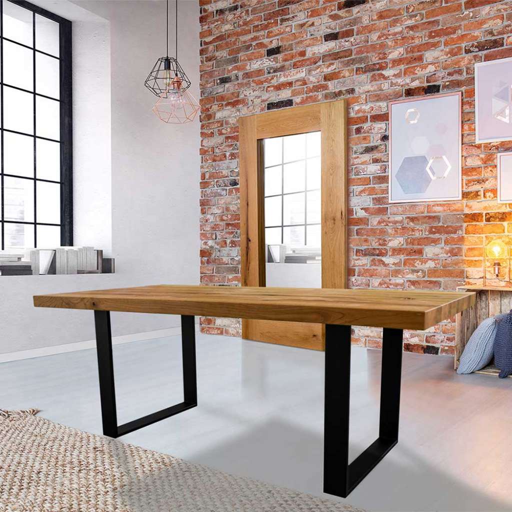 Esszimmer Tisch aus Wildeiche Massivholz Stahl Bügelgestell in Schwarz