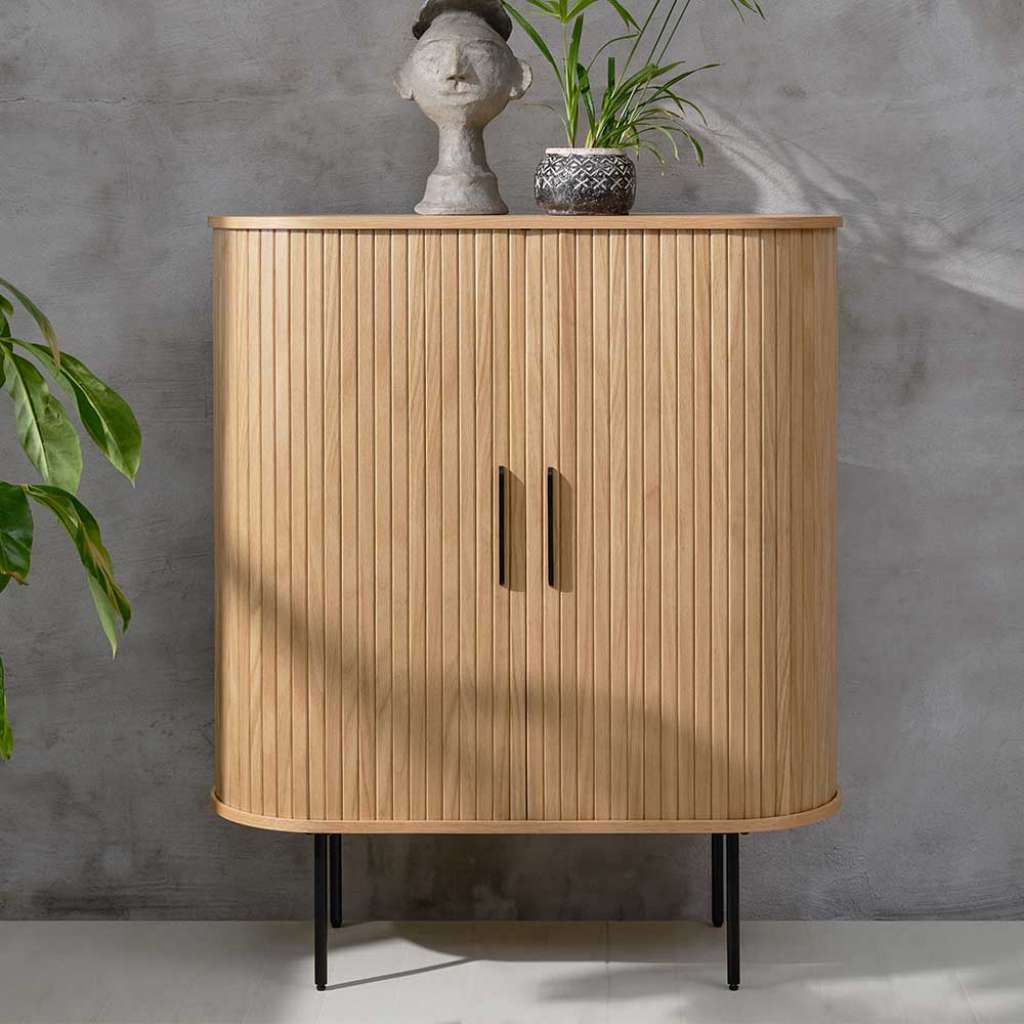 Skandi Esszimmer Highboard in Eichefarben Vierfußgestell aus Metall