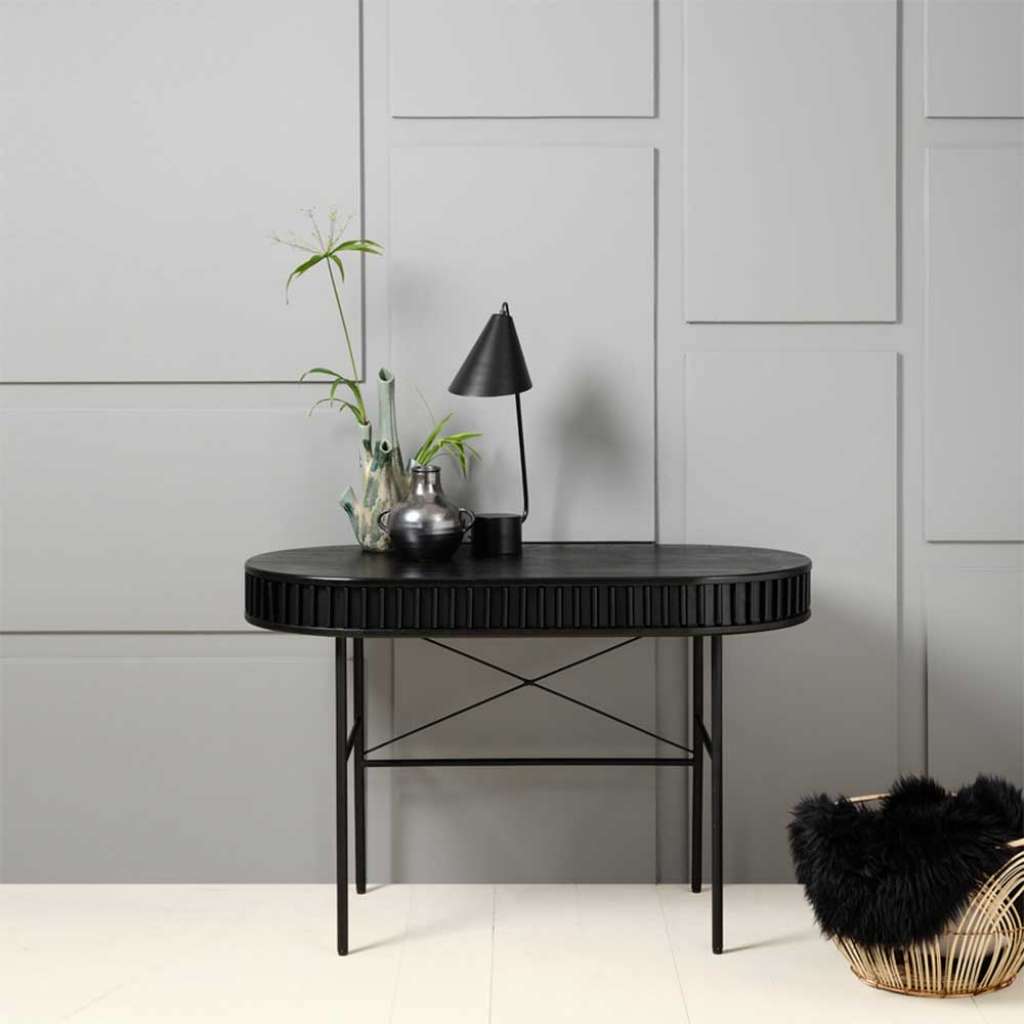 Schwarzer Schreibtisch im Skandi Design Vierfußgestell aus Metall