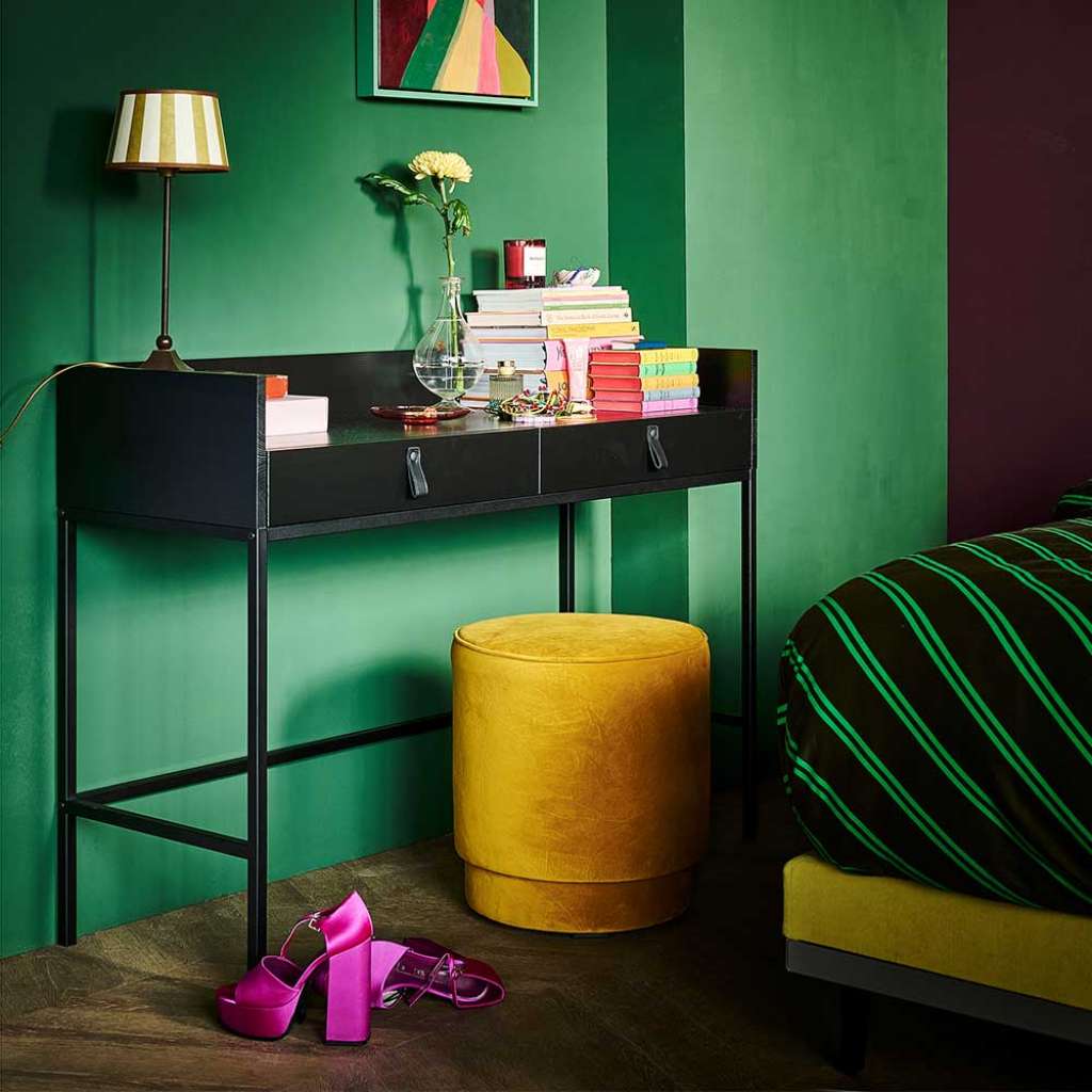 Designschreibtisch schwarz mit zwei Schubladen 120 cm breit