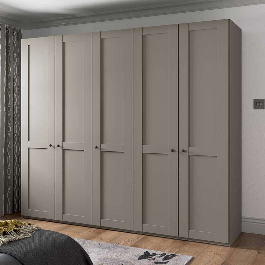 Hellgrauer Kleiderschrank 250 cm breit 5 Drehtüren