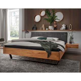 Wildeiche Massivbett mit Bügelgestell aus Metall Industry und Loft Stil