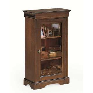 Schmaler Vitrinenschrank in Nussbaumfarben klassischen Stil