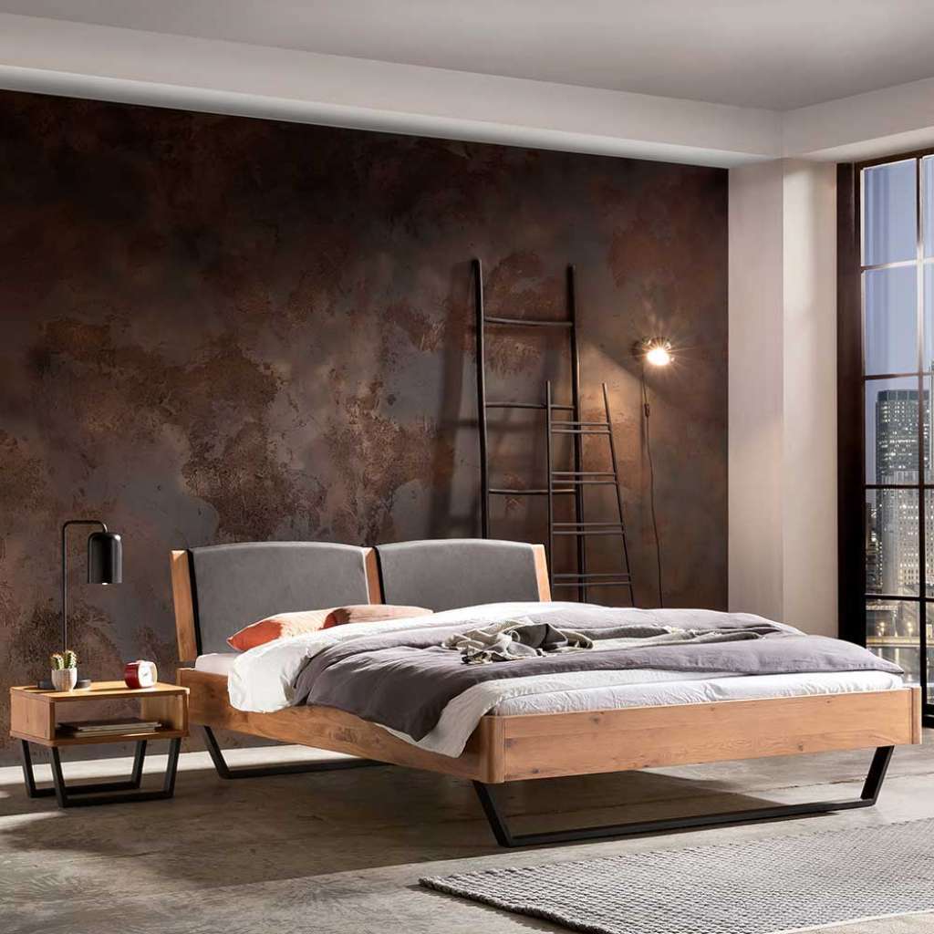 Kufengestell Bett aus Wildeiche Massivholz Industry und Loft Stil