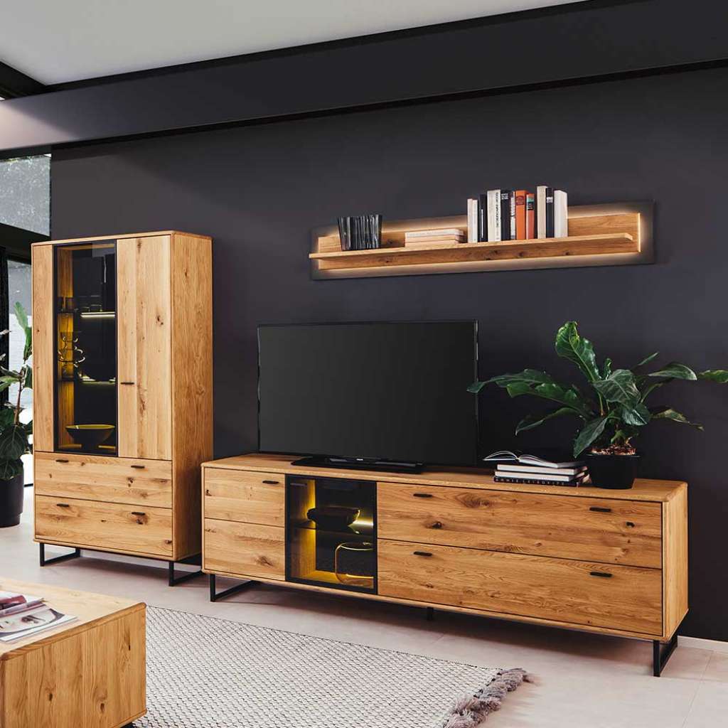 Moderne Wohnzimmerwand in Wildeichefarben und Anthrazit Metallgriffen (dreiteilig)