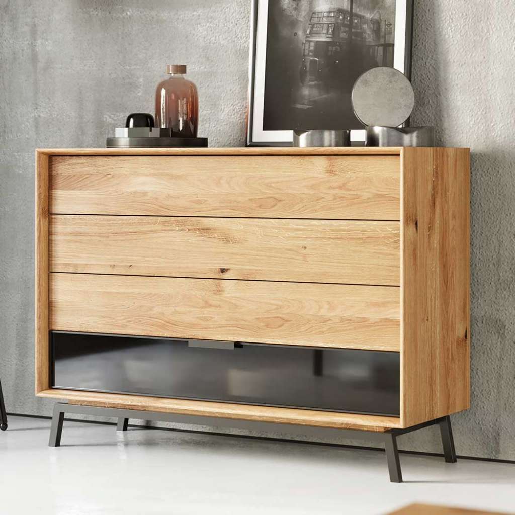 Kommode Holz in Eichefarben Vierfußgestell aus Metall