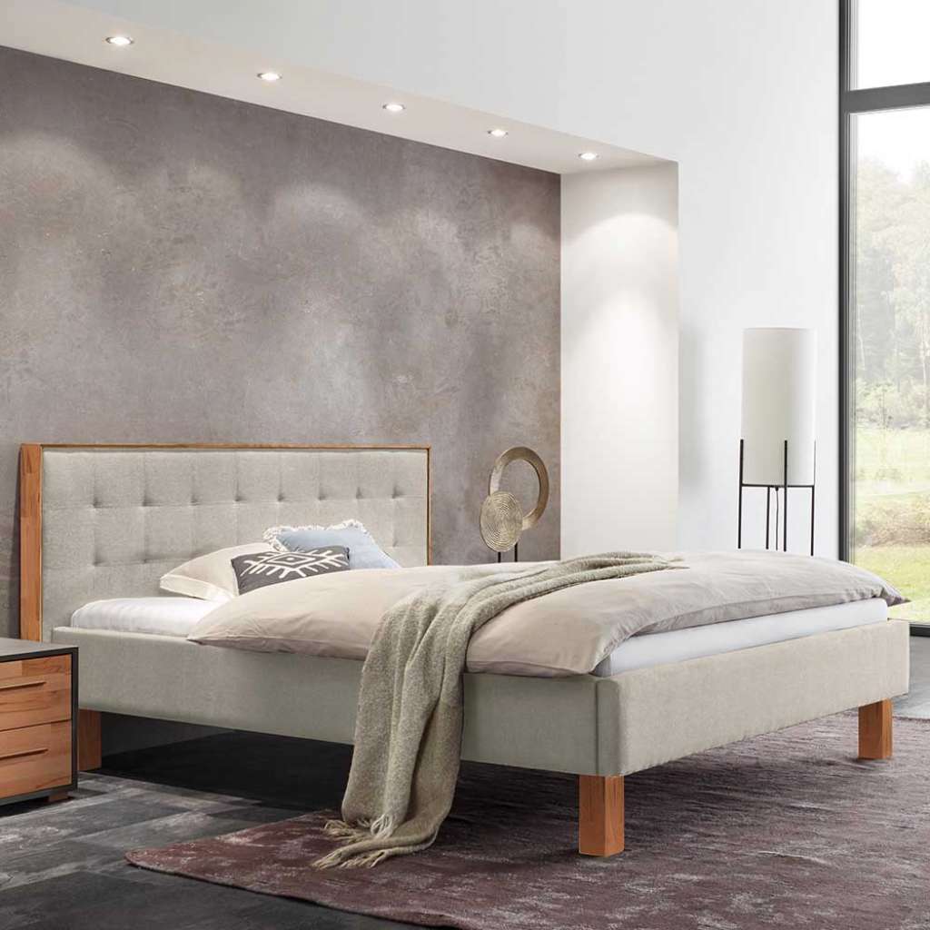 Gepolstertes Bett Beige Stoff mit Vierfußgestell aus Holz Skandi Design